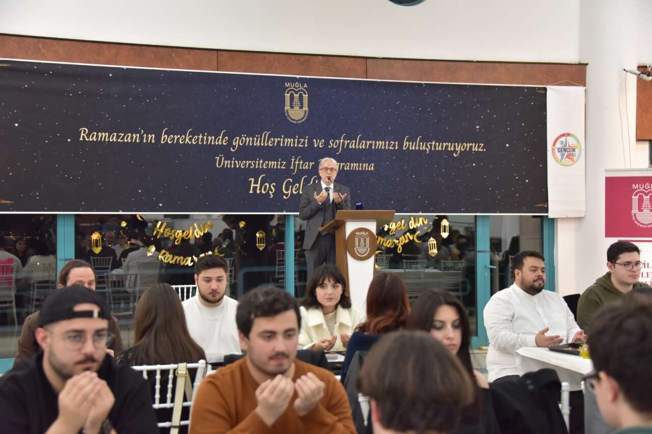 MSKÜ’de Ramazan Sofrası: Öğrenciler ve Protokol Aynı Sofrada 12